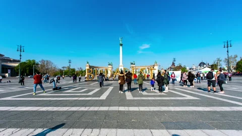Time-lapse view on the Heroes Square in Budapest, Hungary 스톡 동영상 138309144