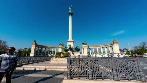 Time-lapse view on the Heroes Square in Budapest, Hungary 스톡 동영상 139307836