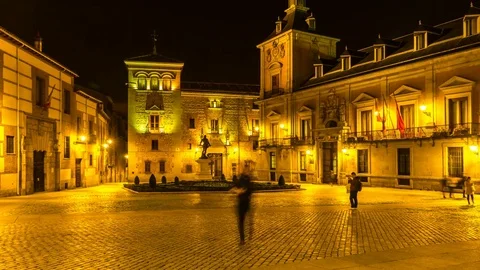 Time-lapse view on a historic square at night in Madrid 스톡 동영상 81237063