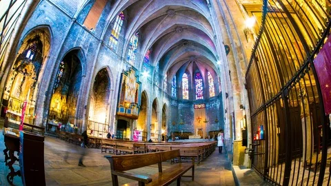 Time-lapse view on the interior of the cathedral of Barcelona Stock Footage 76859942