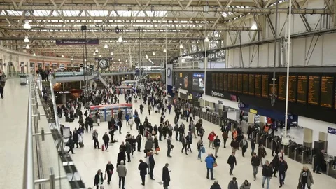 Time lapse view of the interior of Waterloo train station Stock Footage 69898727