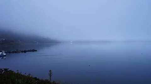 Time Lapse view of a lake covered in fog 库存影片 78018279