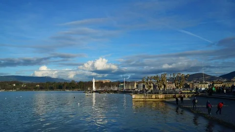 Time lapse view of lake Geneva. People walking on the beach of the river. Stock Footage 74249404