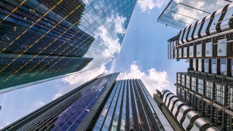 Time lapse view of looking directly up at the skyline in central London Video stock 275150522