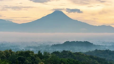 Time Lapse view of Merapi Mountain in Indonesia, 4K Stock-Footage 155136246