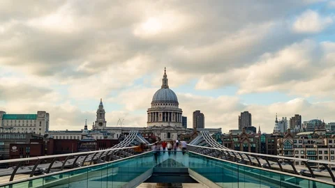 Time lapse view of the Millennium bridge in London with St Paul cathedral Stock Footage 92309943