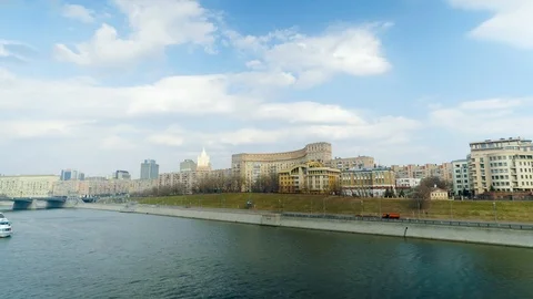 Time lapse with a view of the Moscow river and city buildings in springtime. Stock Footage 123461421