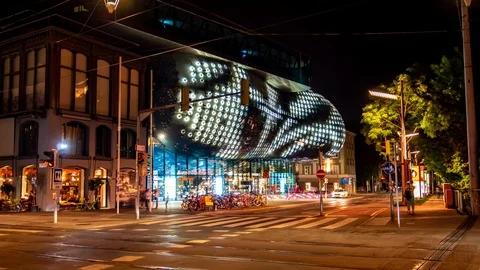 Time-lapse view on the Museum of Graz in Austria 스톡 동영상 122297406