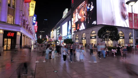 Time-lapse view of Nanjin pedestrian street at night, lively people motion 스톡 동영상 327647626