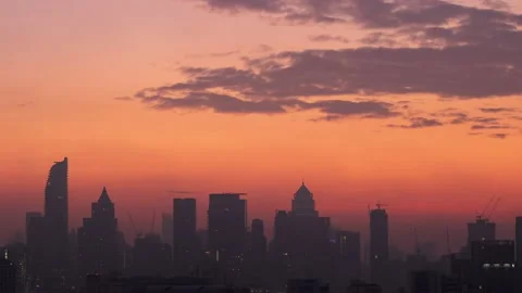 Time lapse view of night to day skyline with skyscrapers in Bangkok Stock Footage 131796062