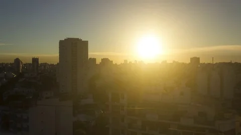 Time lapse view as night falls over cityscape Stock Footage 75185578