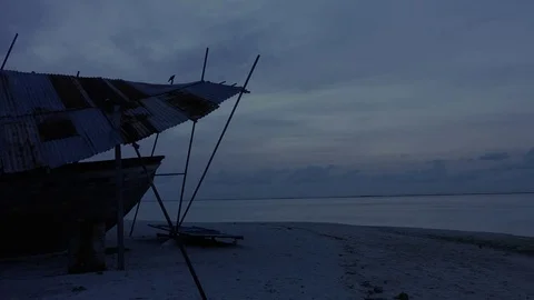 Time Lapse view old boat and sunrise in Maafushi, Maldives 库存影片 77526785