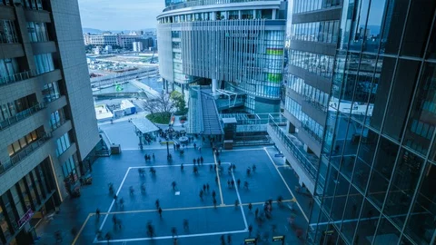 Time-lapse view of Osaka train station Видео 127613602