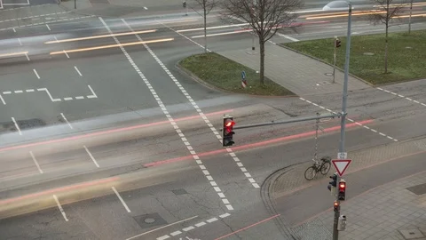 Time lapse view of people and traffic crossing busy intersection in Hannover. Stock Footage 101555433