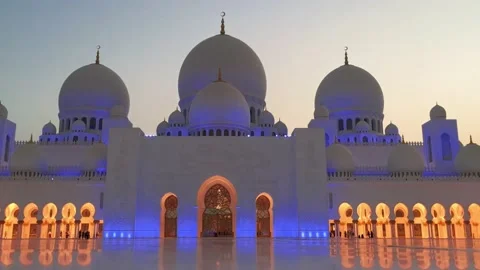 Time-lapse view of the Sheikh Zayed Grand Mosque at night. Stock Footage 134475344