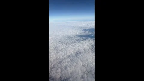 Time-lapse view of the sky with white clouds from an airplane window at high alt 스톡 동영상 310441820