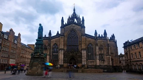 Time lapse view of St Giles cathedral in the old town in Edinburgh (Scotland) Stock Footage 113332147