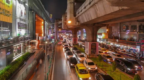 Time lapse view of street in front of Siam Center Shopping Mall. Stock-Footage 68850777
