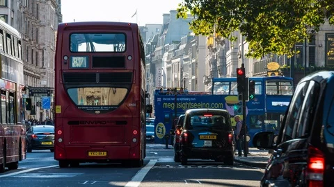 Time lapse view of traffic and pedestrians in the busy Strand Street. City of 스톡 동영상 107445386