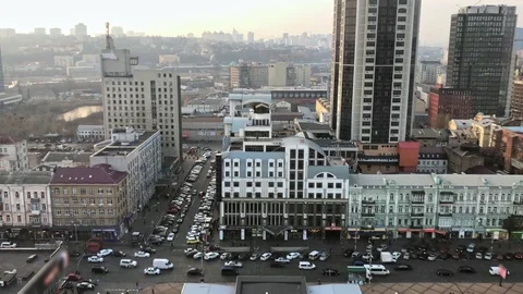 Time lapse view of of traffic and pedestrians crossing busy intersection in the Stock Footage 120560035