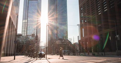 Time lapse view of traffic and pedestrians crossing busy intersection downtown Stock Footage 126609021