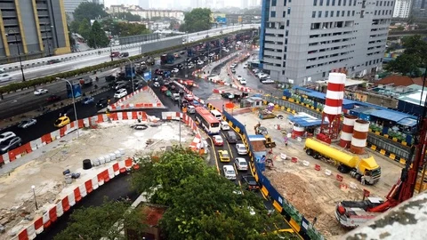 Time lapse view of a traffic jam in Kuala Lumpur city center during rainy day Stock Footage 107172825