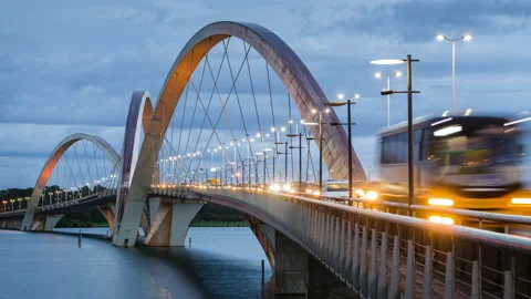 Time Lapse View of Traffic on JK Bridge at Dusk in Brasilia, Brazil Video stock 171936293