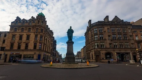 Time lapse view of William Pitt statue in Edinburgh new town (Scotland) Stock Footage 113332056