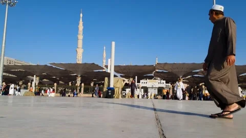 Time-lapse for visitors to the Prophet's Mosque in Madinah, Saudi Arabia Stock Footage 232767286