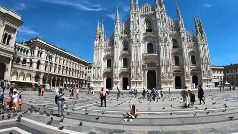Time lapse walking from Piazza Duomo to Corso Vittorio Emanuele Video stock 136905370