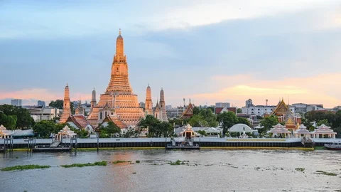 Time lapse of Wat Arun during sunset. Landmark of Bangkok, Thailand Stock-Footage 101042622