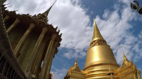 Time Lapse Wat Phra Kaew ( Temple Of Emerald Buddha ) Bangkok , Thailand Video stock 92680937