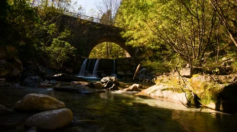 Time Lapse - Waterfall with bridge Видео 46208436