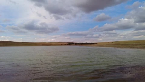 Time-lapse wave and water image of small pond,hyperlapse 動画素材 282897646