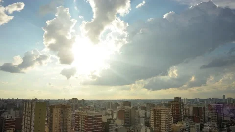 Time lapse of weather changing  between cloudy, sunny and rainy in Buenos Aires Video stock 154836402