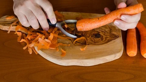 Time lapse in which three carrots are peeled Vidéo 89451501