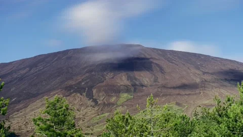 Time lapse white cloud puff moving Etna Volcano Sicily nature motion blur Vídeos de archivo 146768217