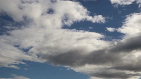 Time lapse of white clouds in the blue sky - 4K Video stock 147440912