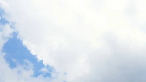 Time lapse - White clouds moving on a bright sky 스톡 동영상 76241216