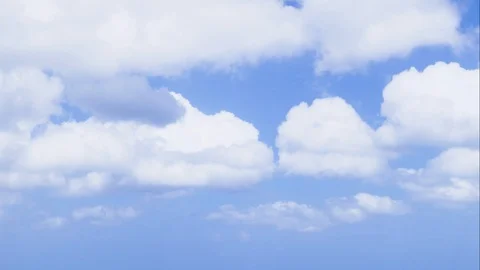 A time lapse of white clouds moving across a blue sky. 库存影片 92568379