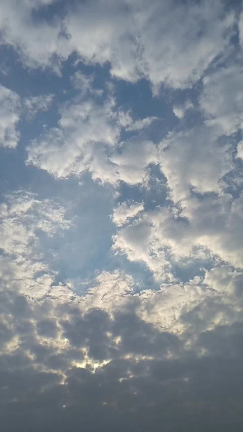 Time-Lapse of White Clouds Moving Across Blue Sky Vertical Video Vidéo 339260159