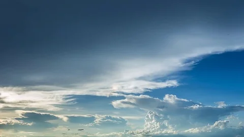 Time lapse of white fluffy clouds Dissolving In The blue sky. 스톡 동영상 76506756