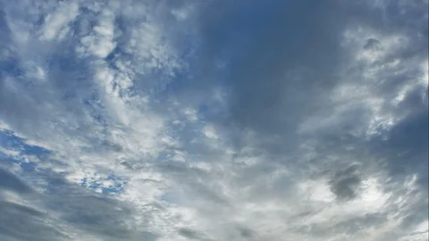 Time Lapse of White fluffy clouds in the blue sky Video stock 94577000