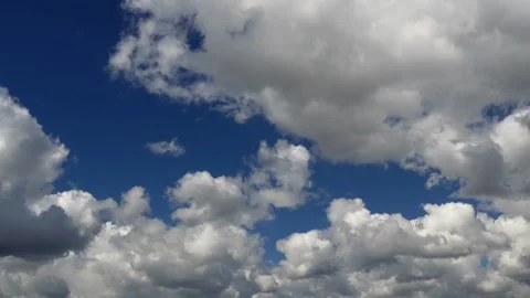 Time lapse white puffy clouds against blue sky time-lapse cumulus background in 스톡 동영상 336569081