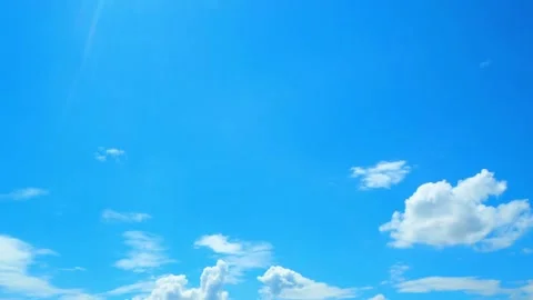 Time lapse white puffy clouds against blue sky time-lapse cumulus background in 스톡 동영상 336569088