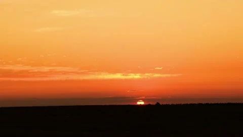 Time lapse of a wide angle view sunrise in a meadow Stock Footage 169094568