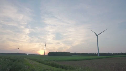 Time-lapse of wind turbines turning in the wind at sunset Video stock 69834788