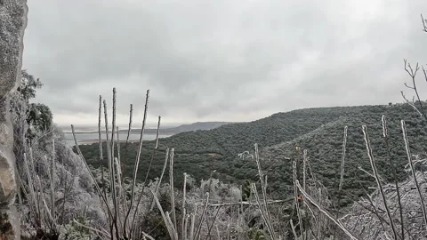 Time Lapse Winter Storm Hill Country Mountains Ice Sleet Freezing Weather Lake Vidéo 232079308