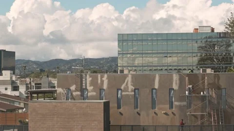A time lapse of workers painting a building 動画素材 237206124