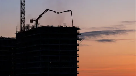 Time lapse. Working concrete pump on the 25th floor of the constructing building 스톡 동영상 270071332